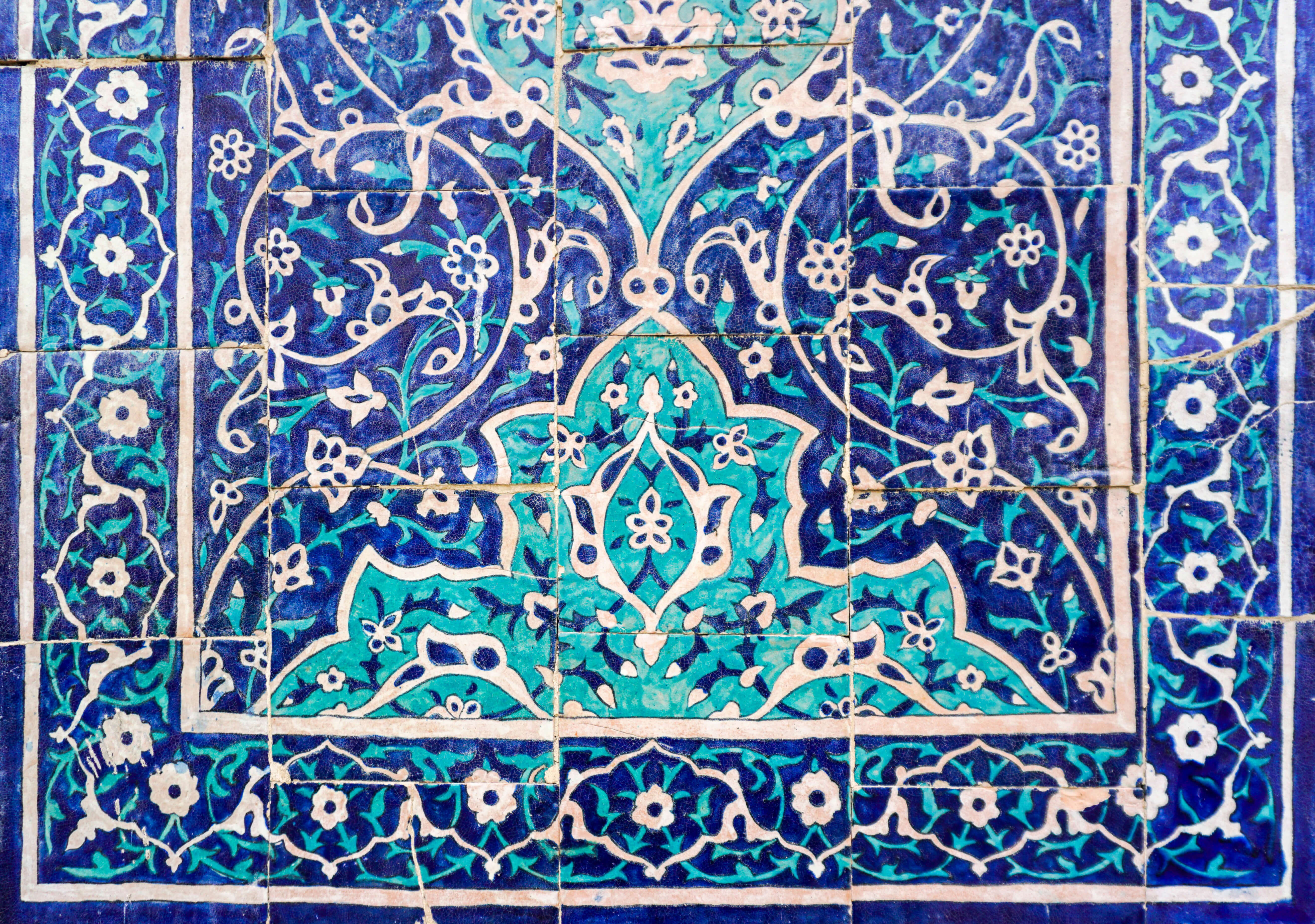 Enameled polychrome tiles of Haft Rang