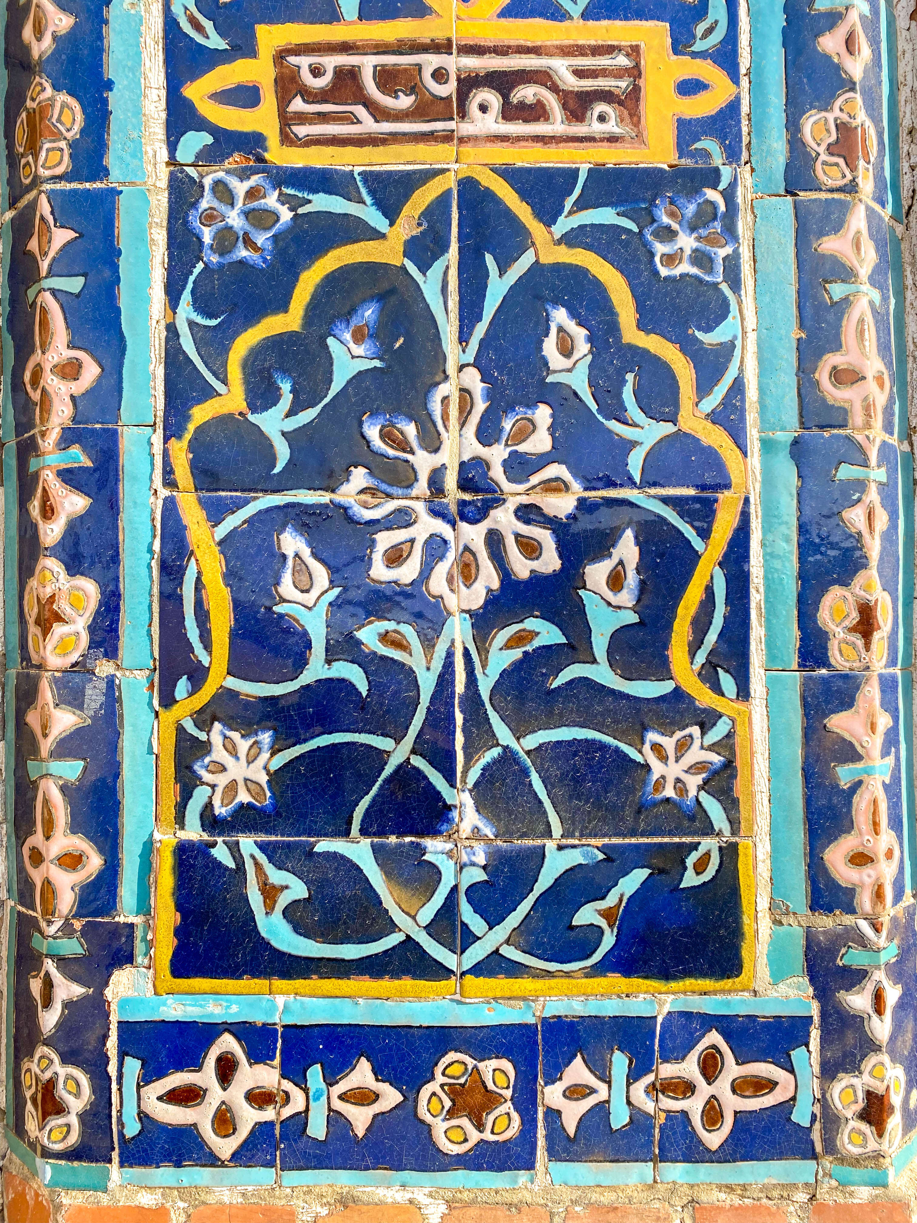 Enameled polychrome tiles of Haft Rang