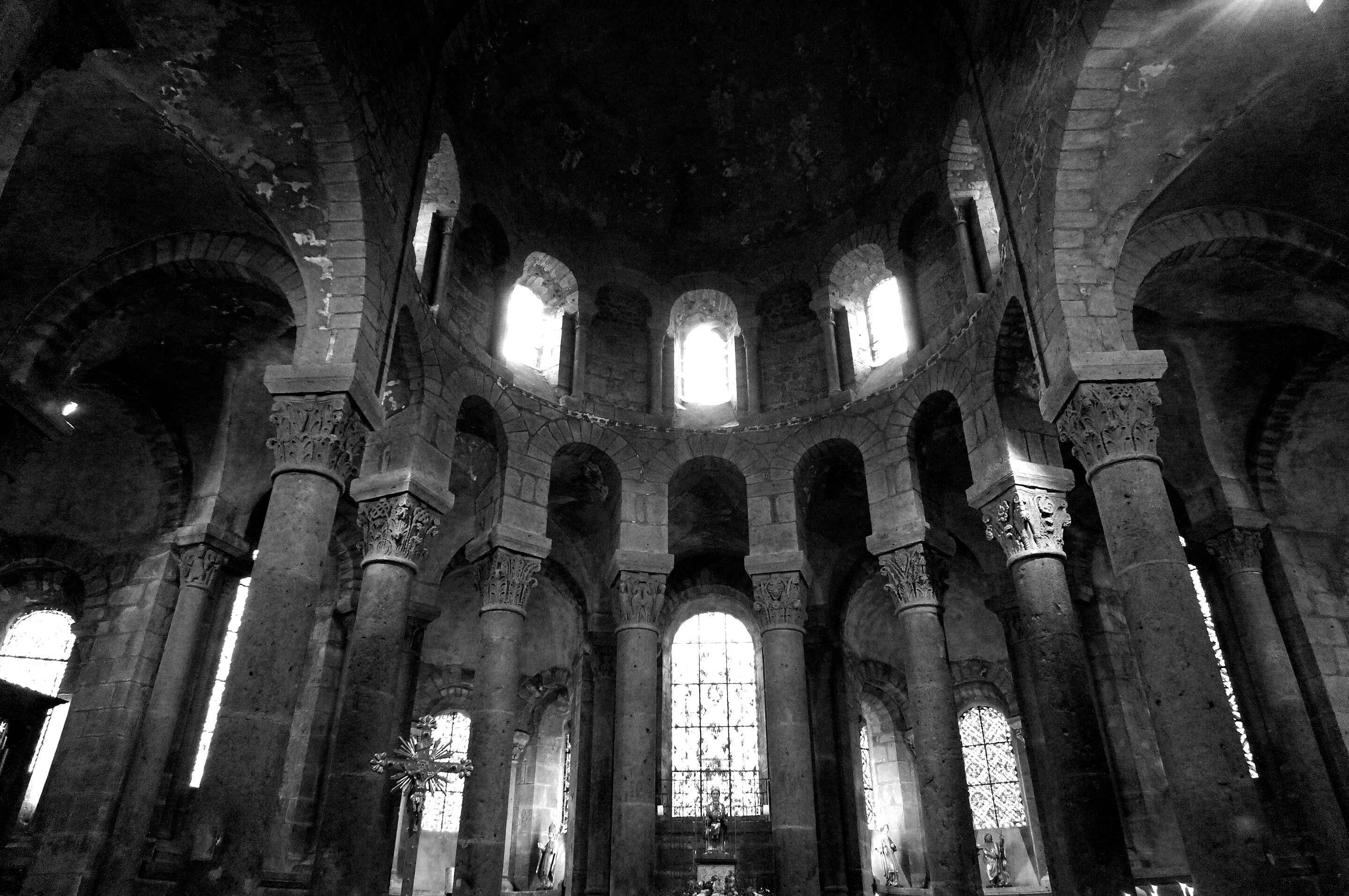 Photo of the choir before restoration and painting, Basilica of Notre-Dame-du-Port, Clermont-Ferrand